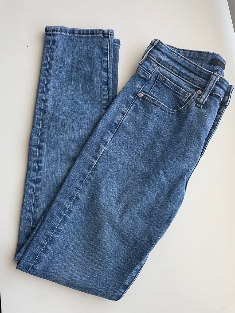 Uniqlo Women's Straight Jeans in Medium Blue Wash